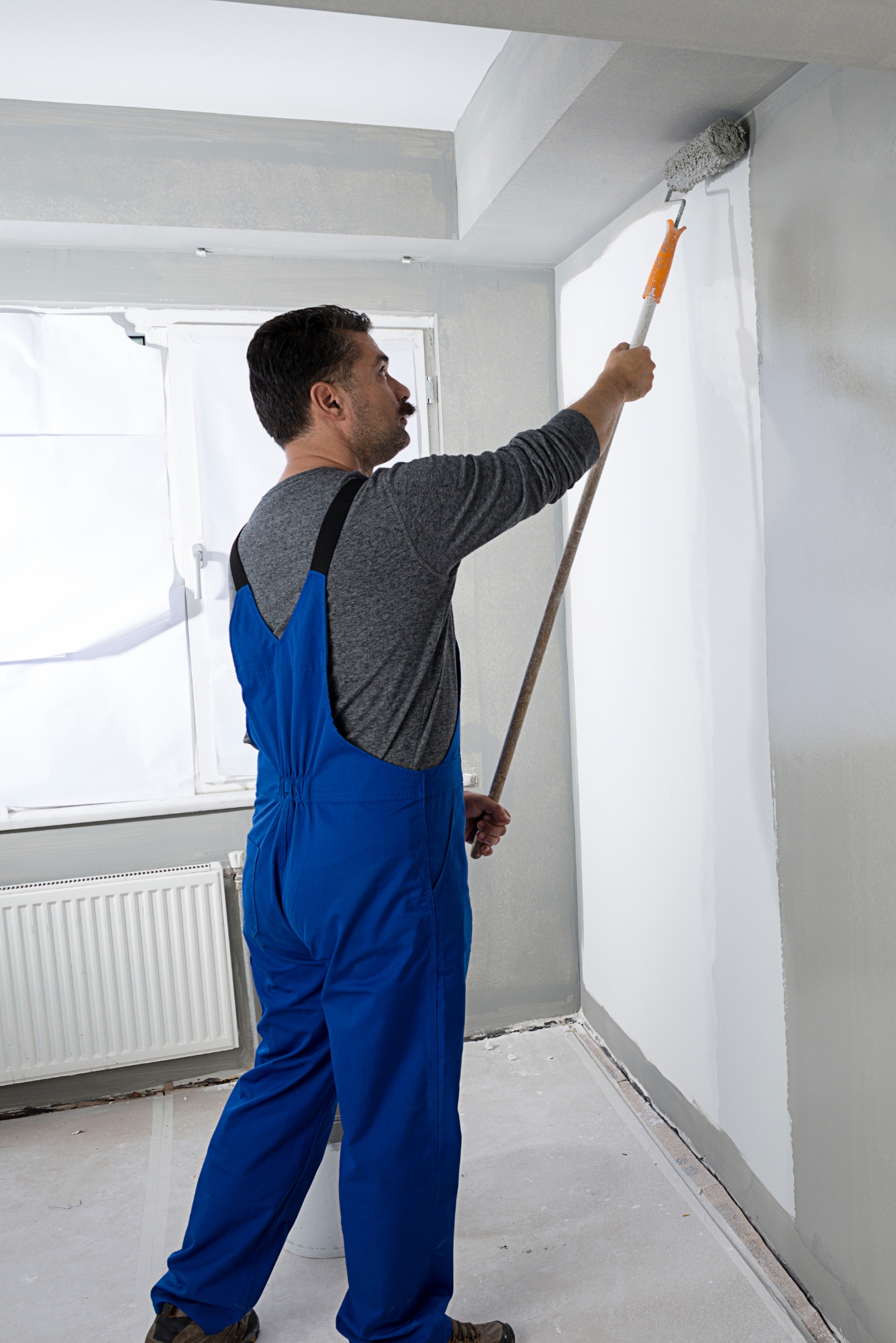 Trabajo de pintura interior terminado en un apartamento en Bogotá